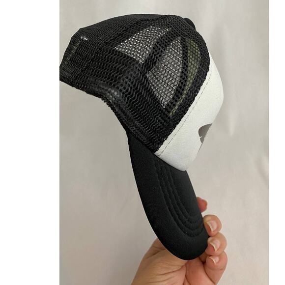 One Baby Trucker Hat Black & White Baby Shark NEW - Picture 3 of 7